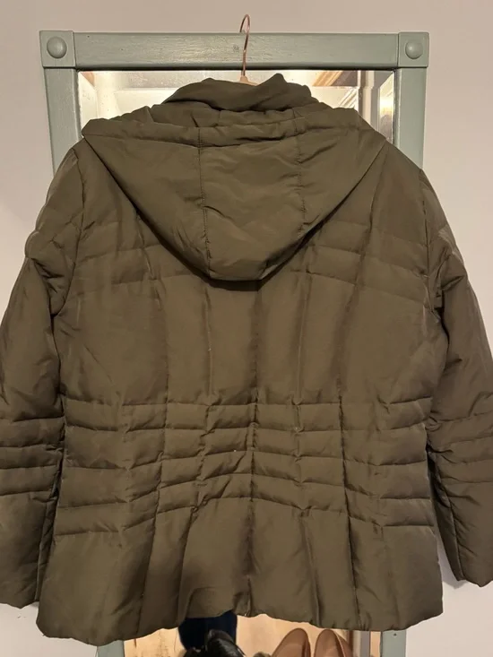 Calvin Klein Olive Green Quilted Jacket with Cream Faux-Fur Lining - Picture 2 of 3